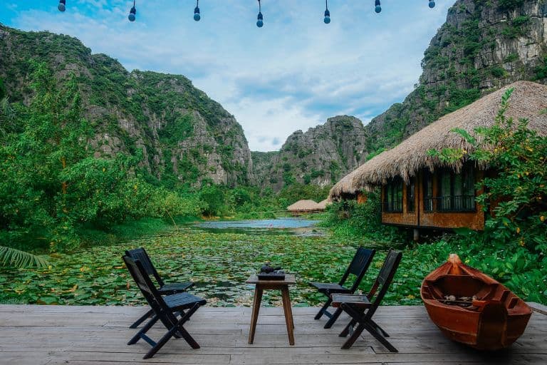 Du lịch Ninh Bình giá rẻ với xe ghép, xe tiện chuyến